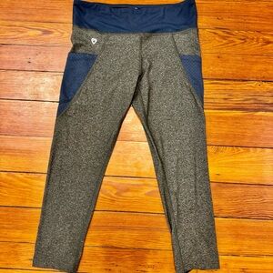 Penn State Colosseum Cropped Leggings